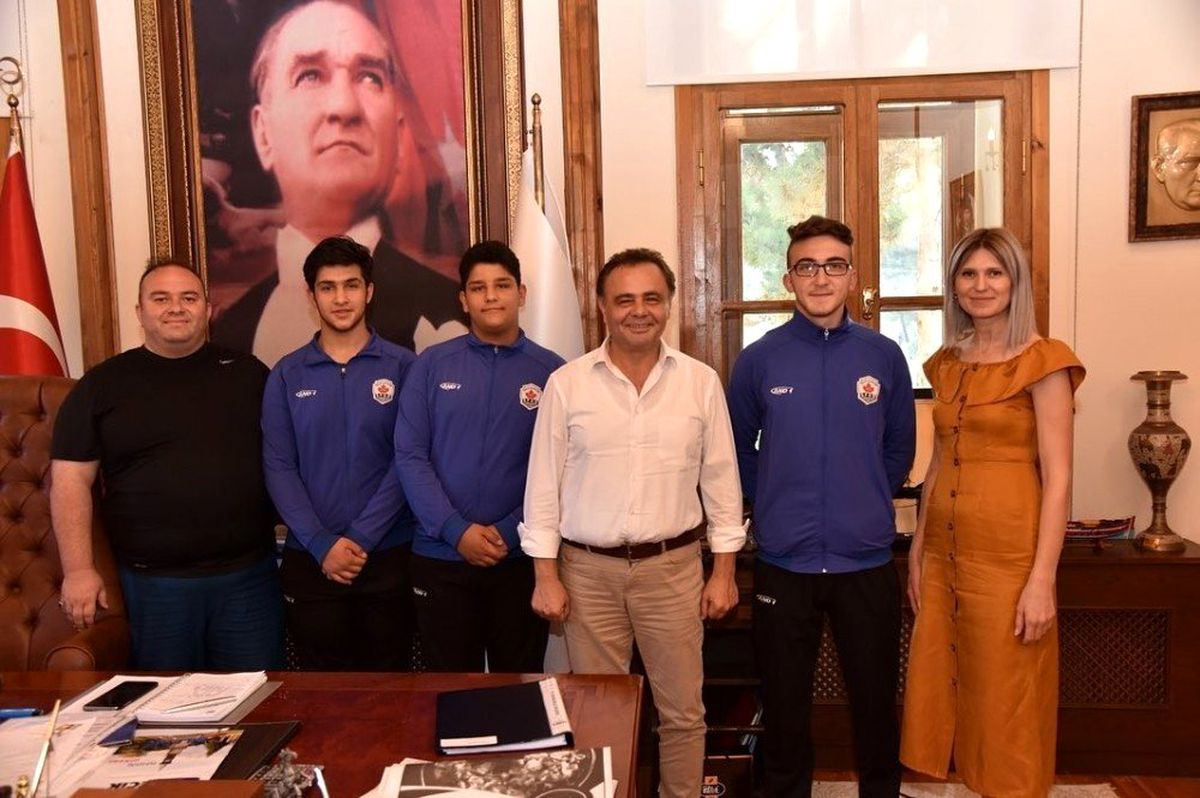 Başkan Şahin şampiyonları ağırladı