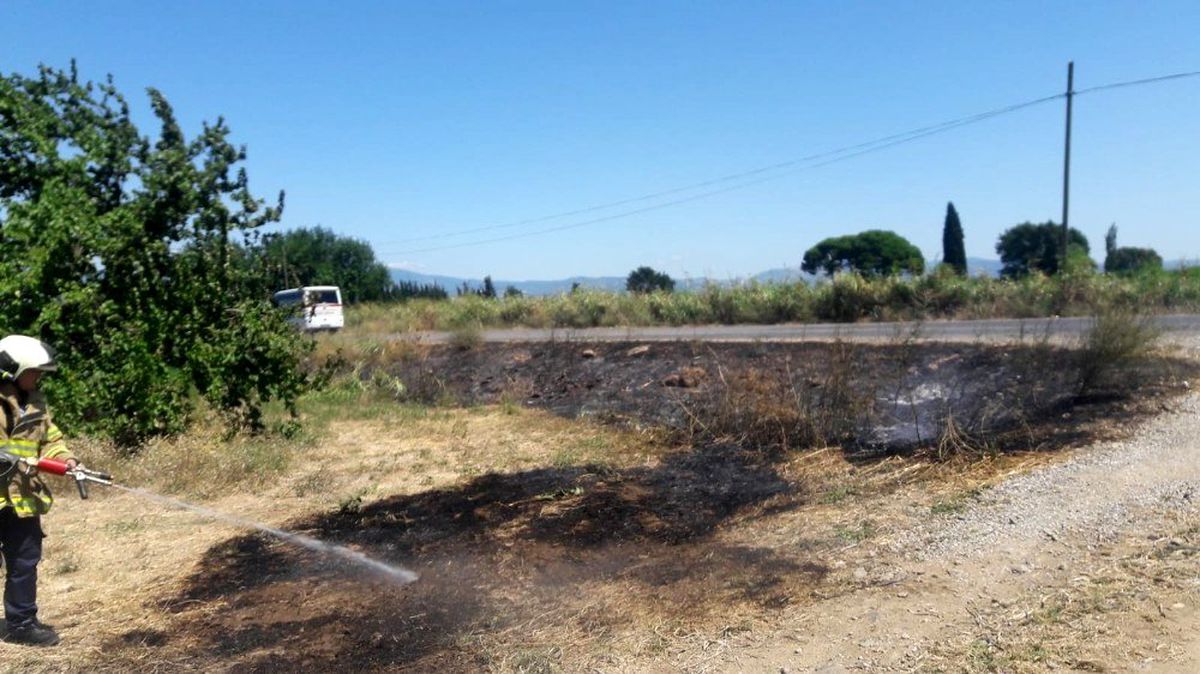 Burhaniye\'de iki ot yangını birden çıktı