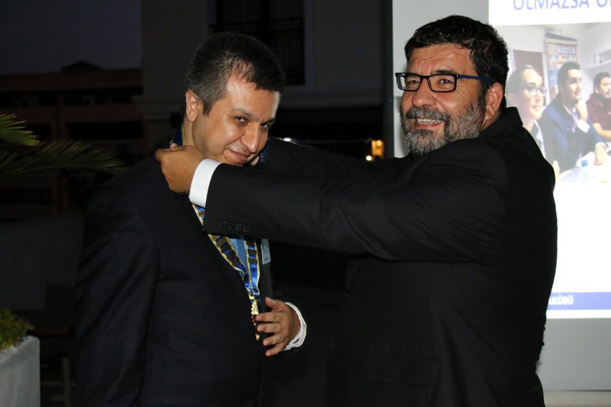 Efes Rotary\'de bayrak Mümtaz Ayça\'da!