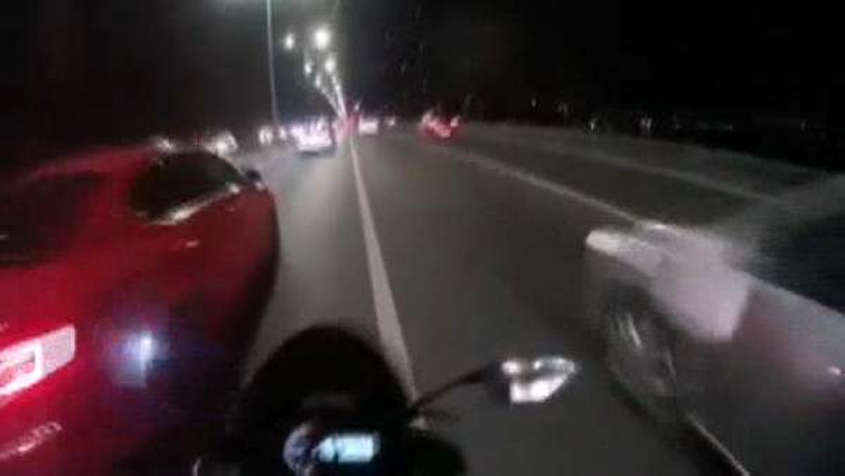 FSM Köprüsü\'nde makas atan motosikletli kamerada