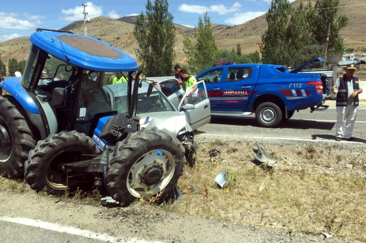 Gümüşhane\'de iki ayrı trafik kazasında 5 kişi yaralandı