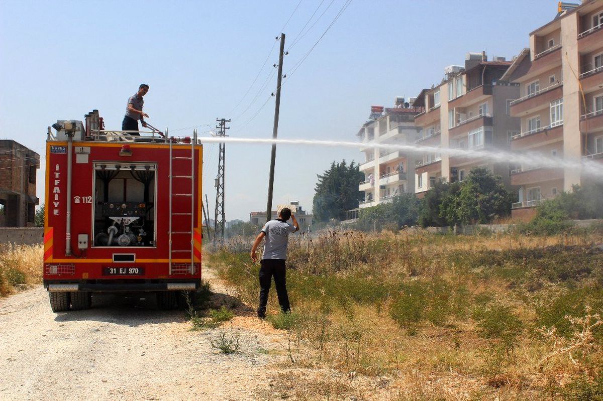 Otluk arazide çıkan yangın korkuttu