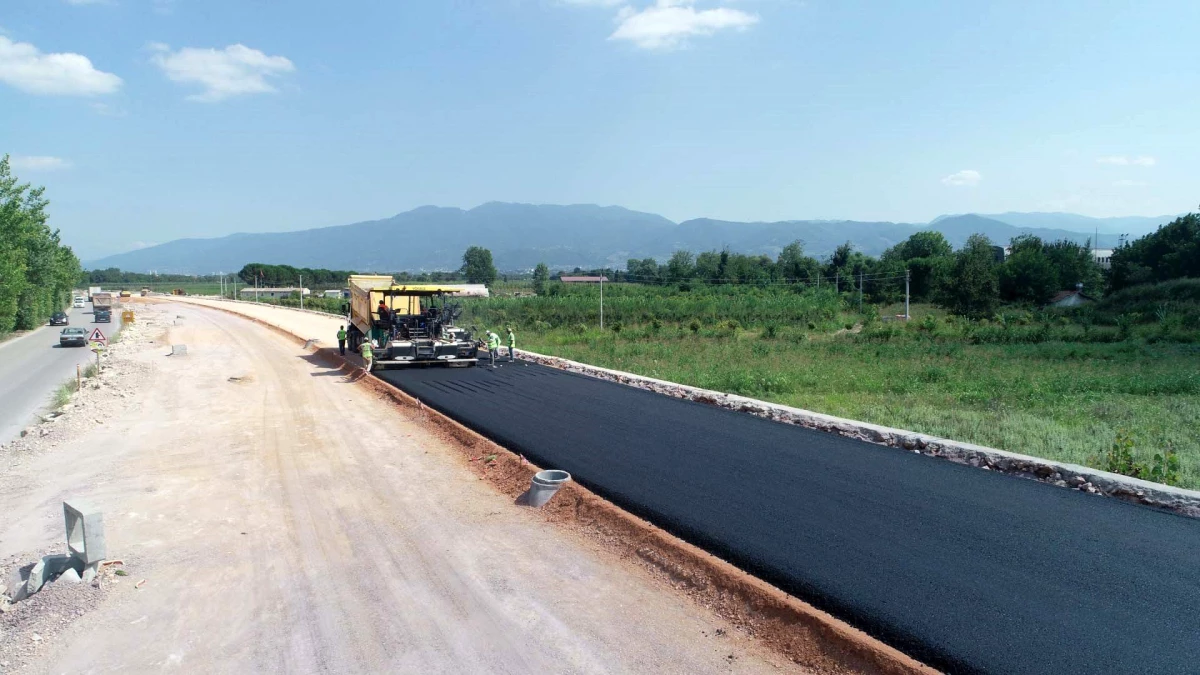 Salim Dervişoğlu Caddesi 3. Etap\'ta ilk asfalt atıldı