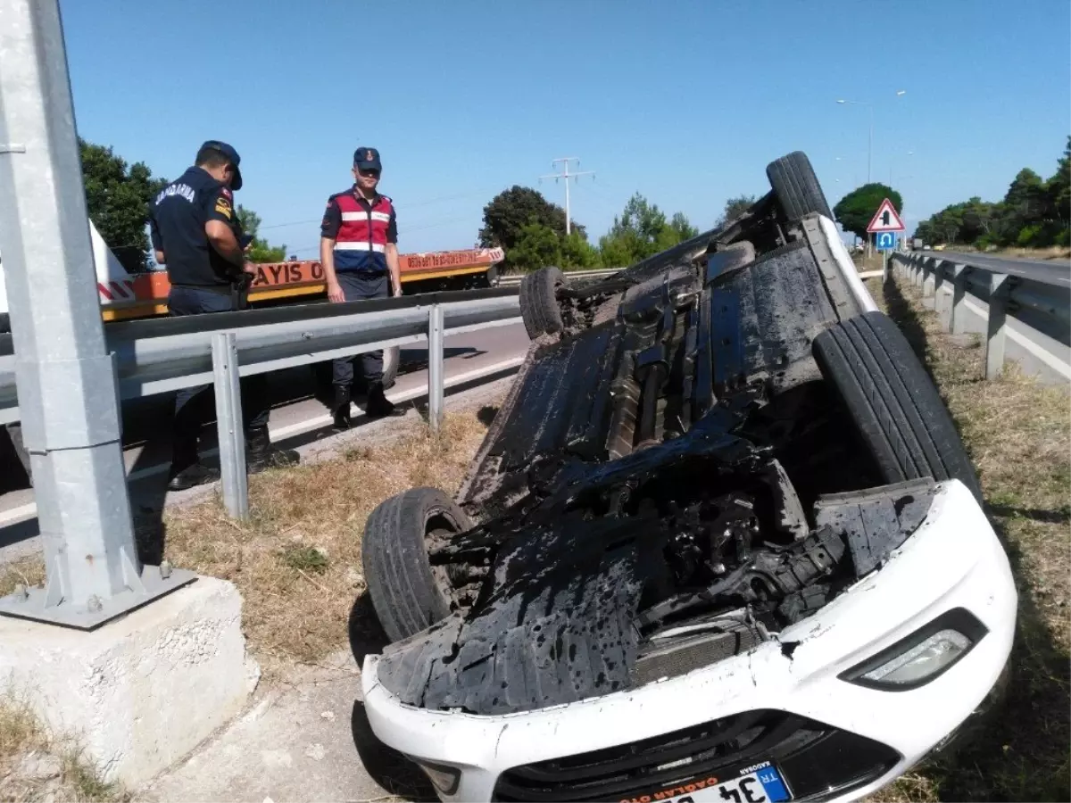 Takla atan otomobil refüje devrildi: 1 yaralı