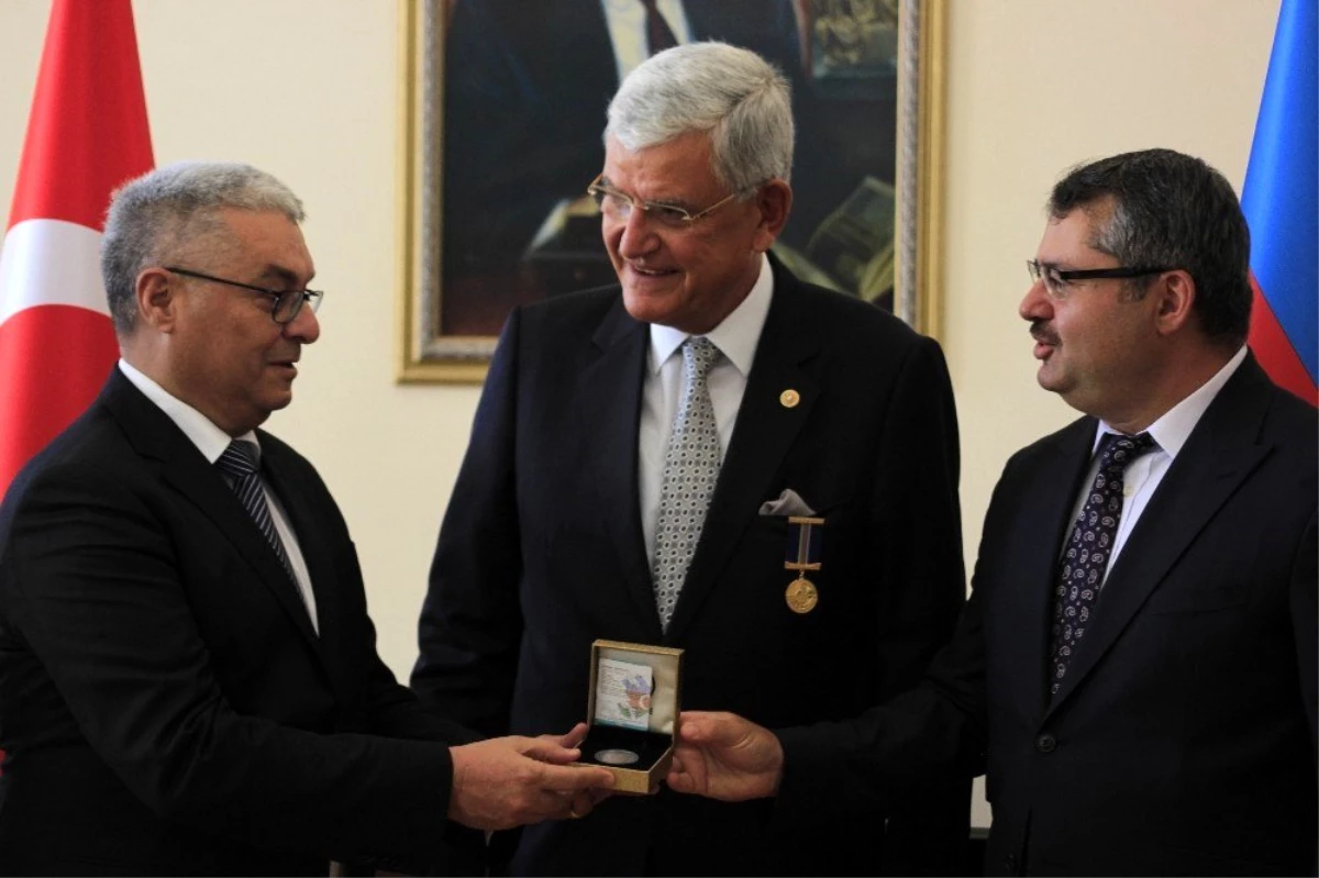 TBMM Dışişleri Komisyon Başkanı Bozkır\'a Azerbaycan Diplomatik Hizmet Madalyası