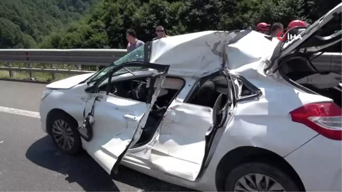 TEM Otoyolu\'da otomobil ile tır çarpıştı: 2 yaralı