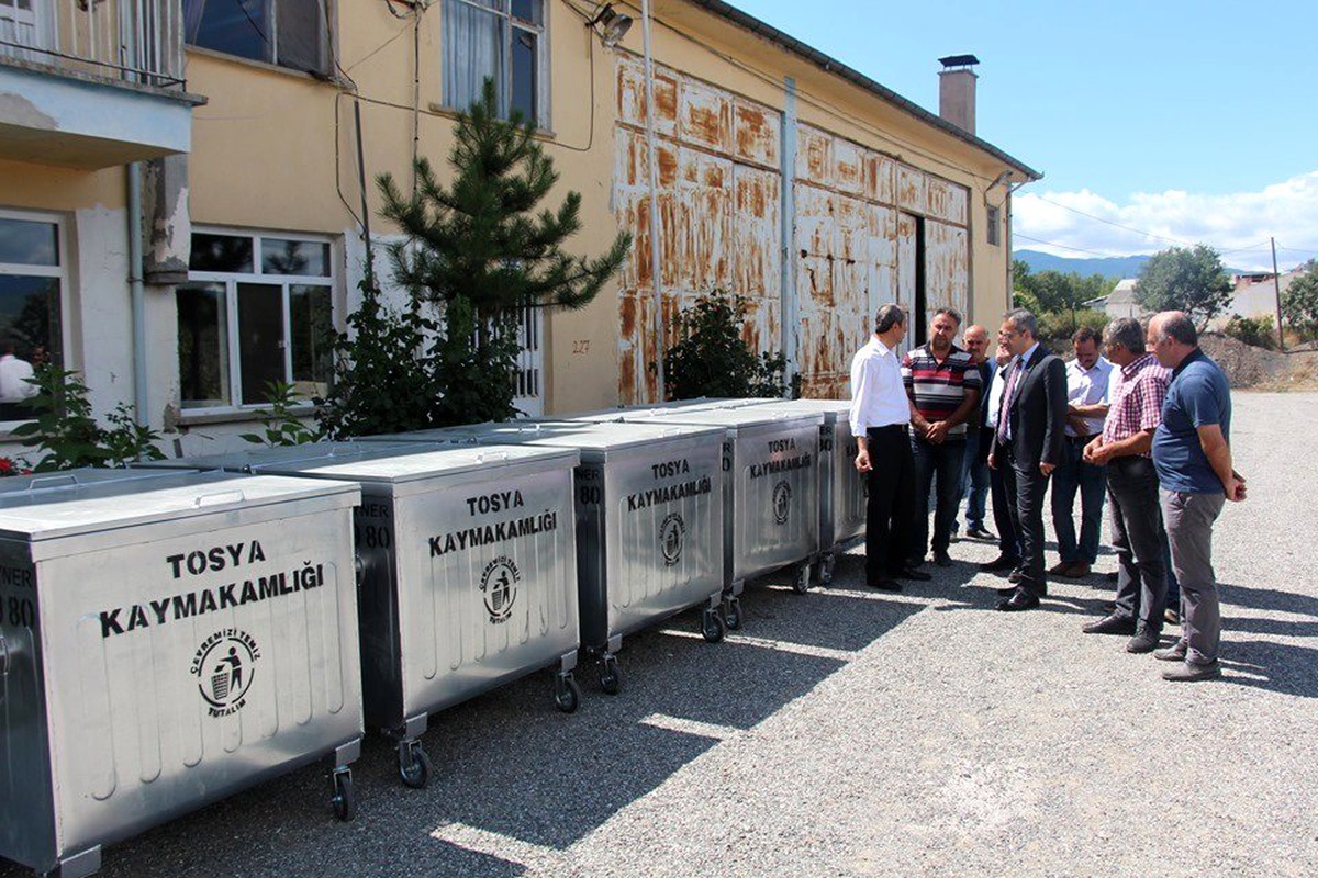 Tosya Kaymakamlığından köylere çöp konteyneri