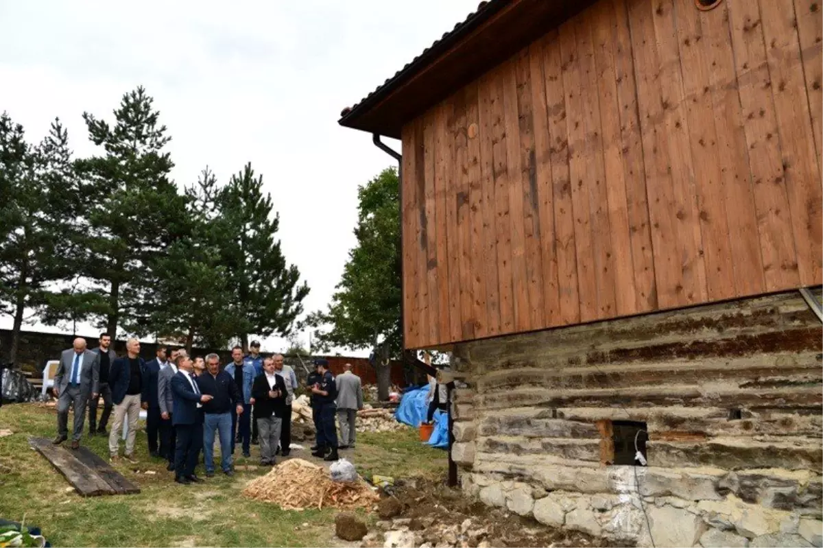 Vali Gürel, kentsel sit alanı olan Karacapınar Köyü\'nde incelemelerde bulundu