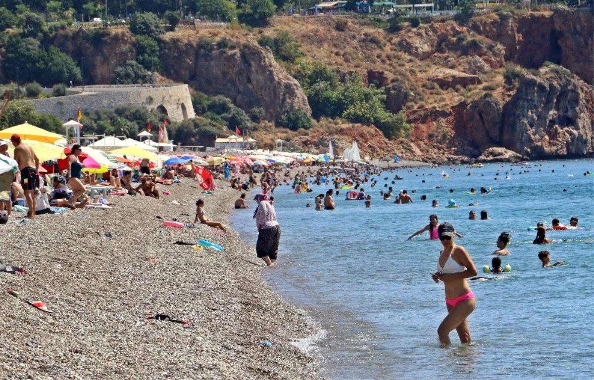Antalya\'da nem düştü, sıcaklık 40 dereceye dayandı