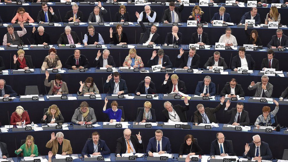 AP\'de İngiltere\'den boşalacak sandalyeler için seçilen vekiller maaşsız kaldı