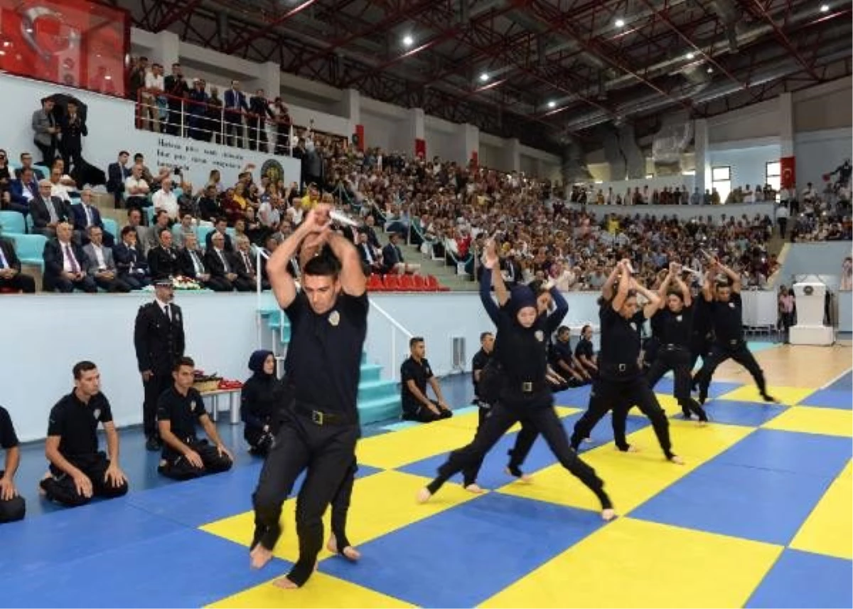 Arnavutköy Polis Okulu\'ndan mezun olan 714 polis için tören düzenlendi