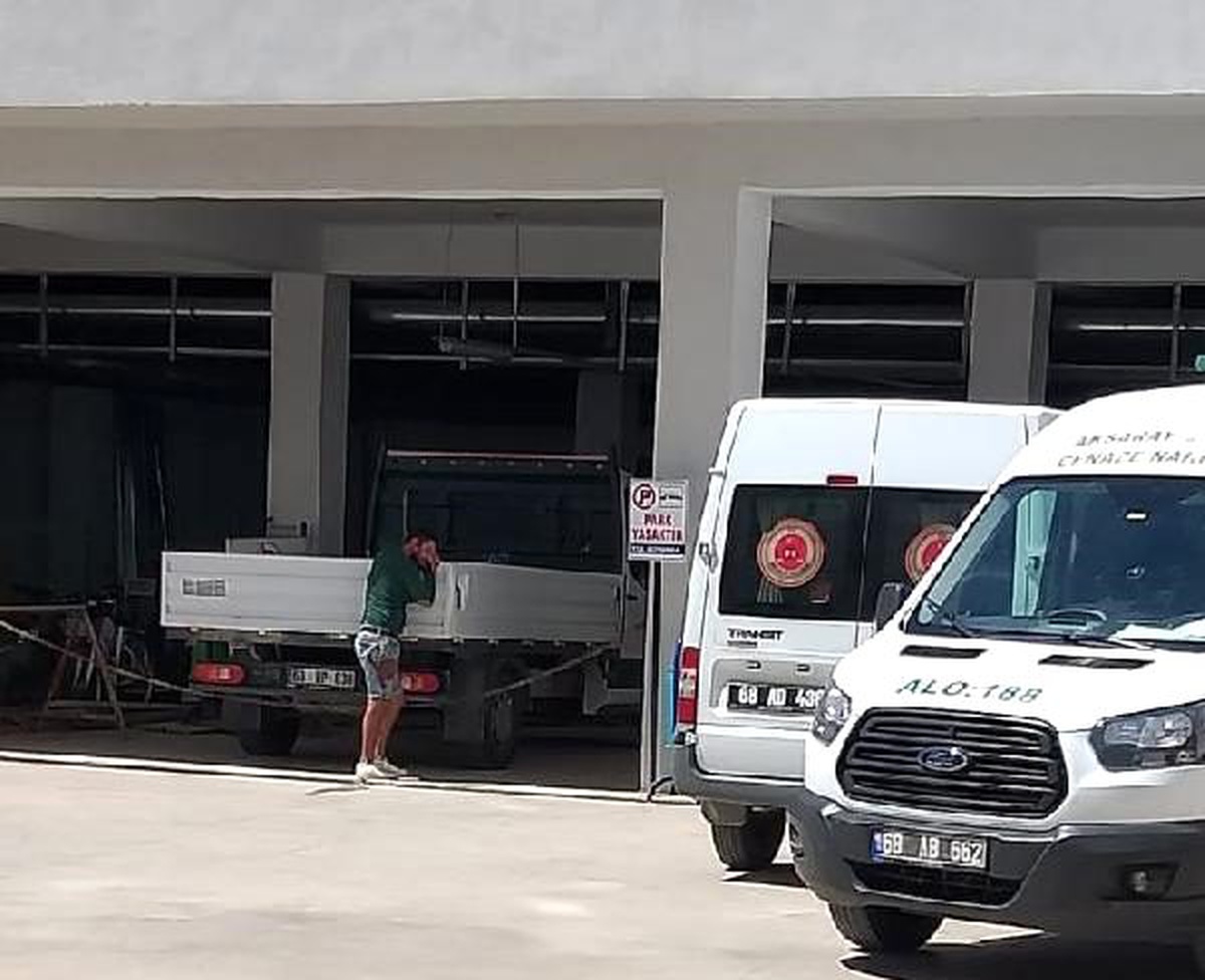 Balayı dönüşü kaza; gelin öldü, damat yaralı (2)