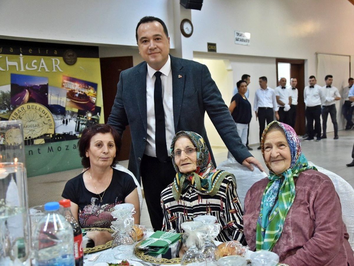 Başkan Dutlulu, bayram öncesi şehit yakınları ile yemekte buluştu