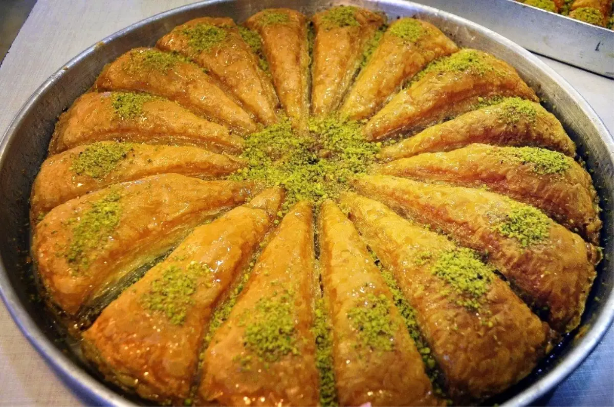 Bayram yaklaştı, baklava ve çikolataya ilgi arttı