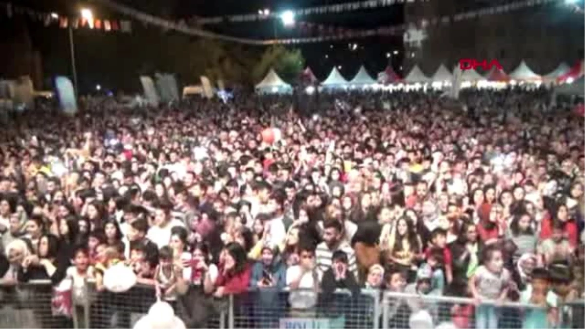 Bitlis\'te Manuş Baba konseri