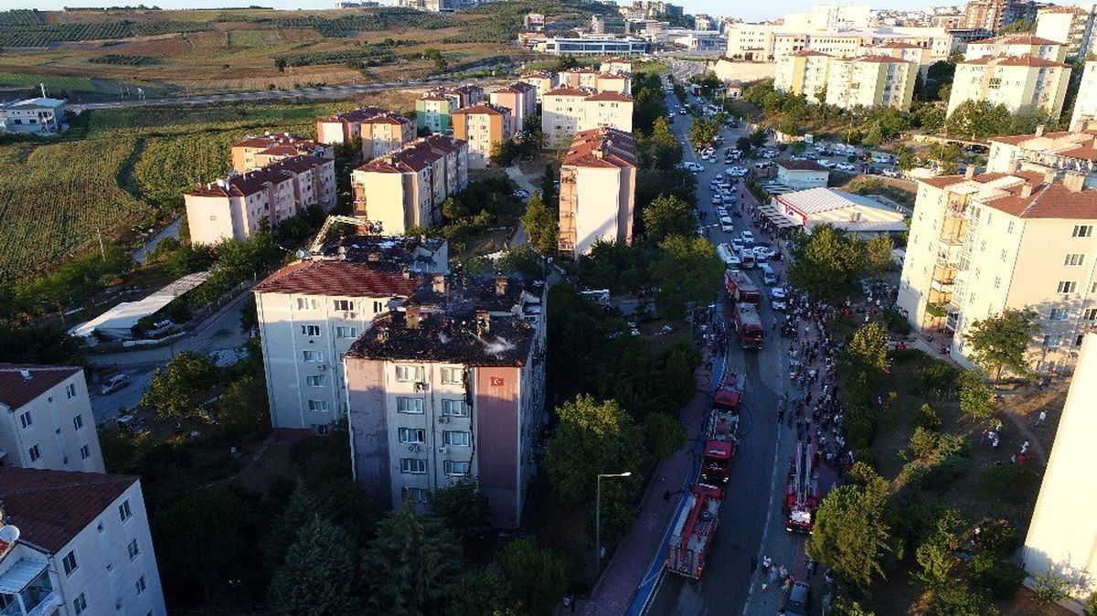 Bursa\'da yanan 3 apartman havadan görüntülendi