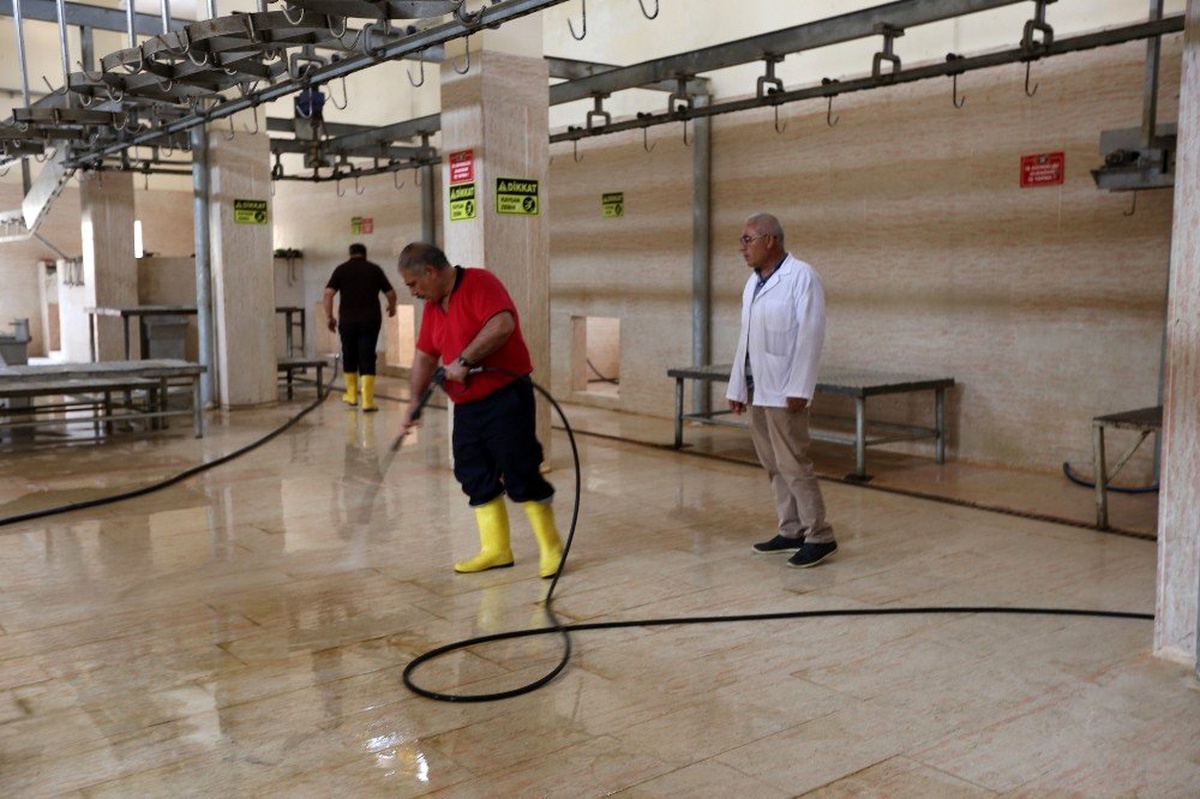 Büyükşehir kesimhanesi bayrama hazır
