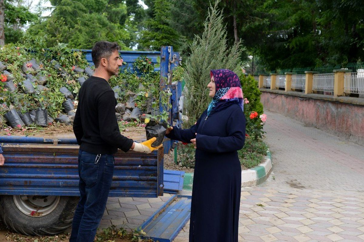 Çorum\'da mezarlıklar bayram da gül kokacak
