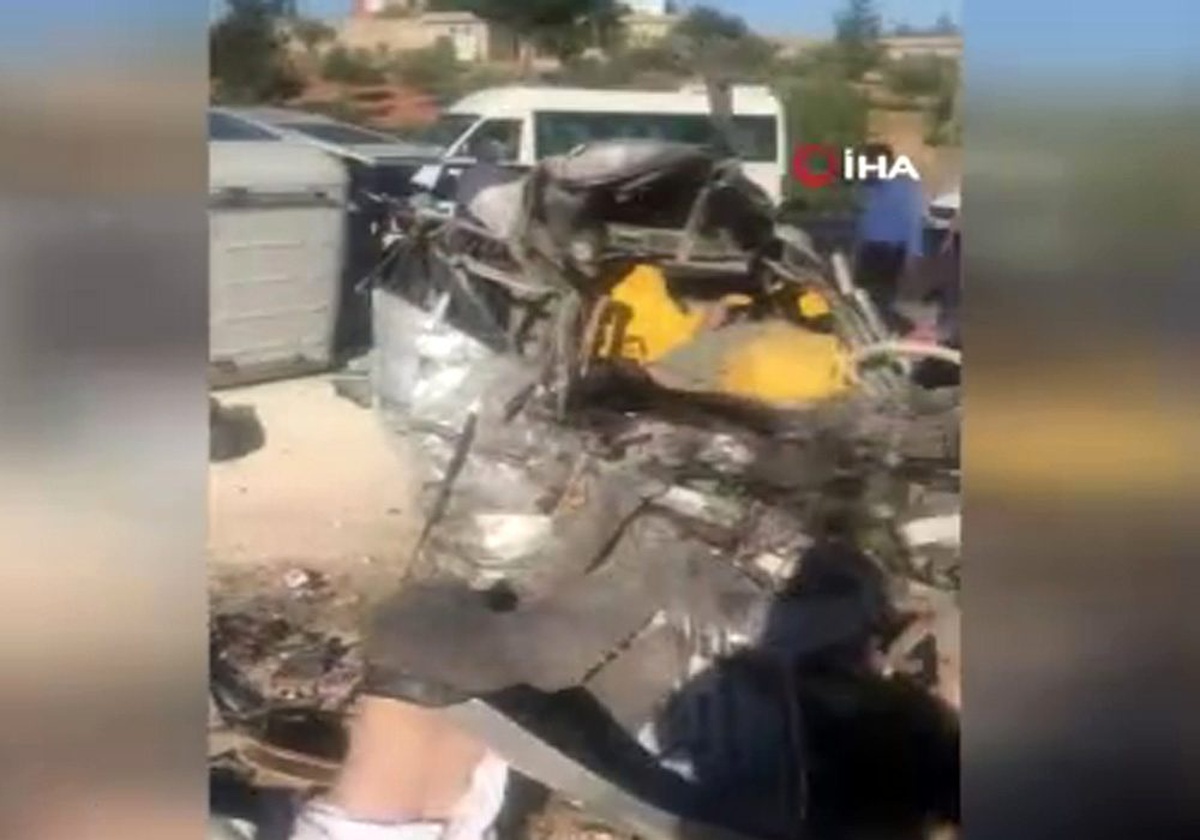 Gaziantep\'te otomobil ile minibüs çarpıştı: ölü ve yaralı var