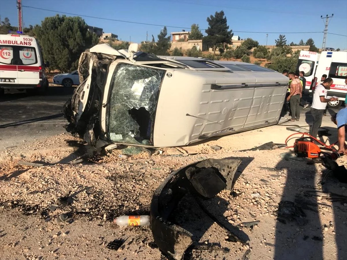 Gaziantep\'te trafik kazası: 3 ölü, 12 yaralı