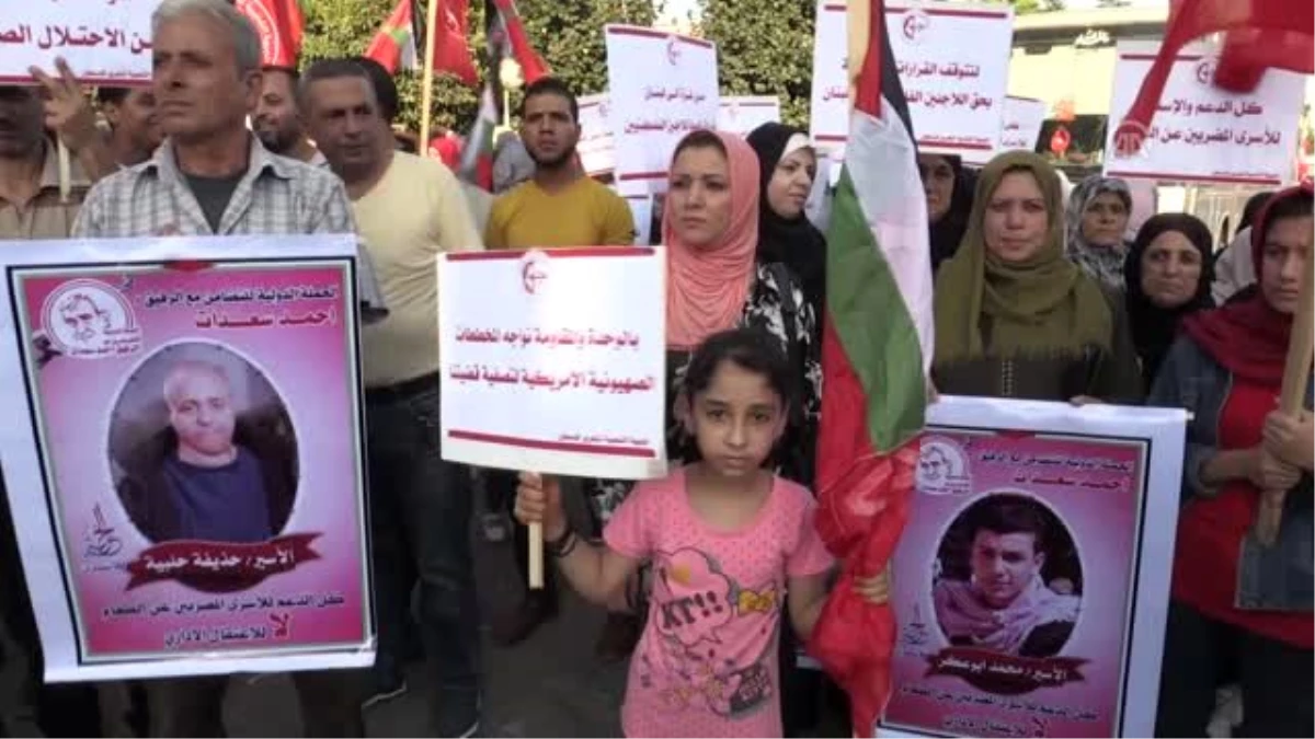 Gazze\'de İsrail hapishanelerindeki Filistinli tutuklulara destek gösterisi