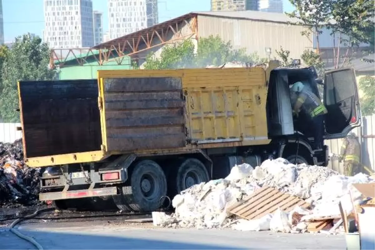 (Geniş Haber)Sefaköy\'de atık deposunda yangın