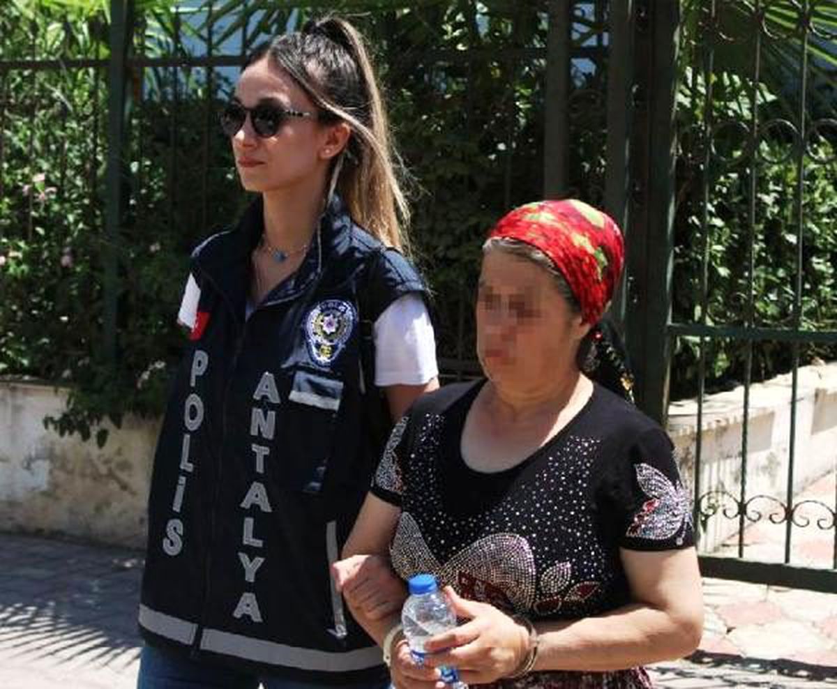 Hasta gibi davranarak, hastaları soydu