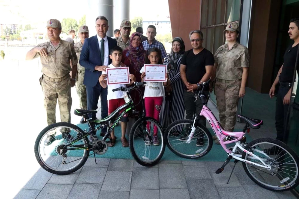 İçişleri Bakanlığınca gönderilen bisikletler çocuklara hediye edildi