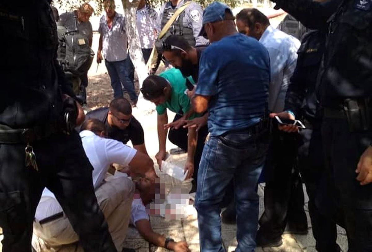 İsrail polisi, Mescid-i Aksa\'nın muhafızını darp ederek gözaltına aldı