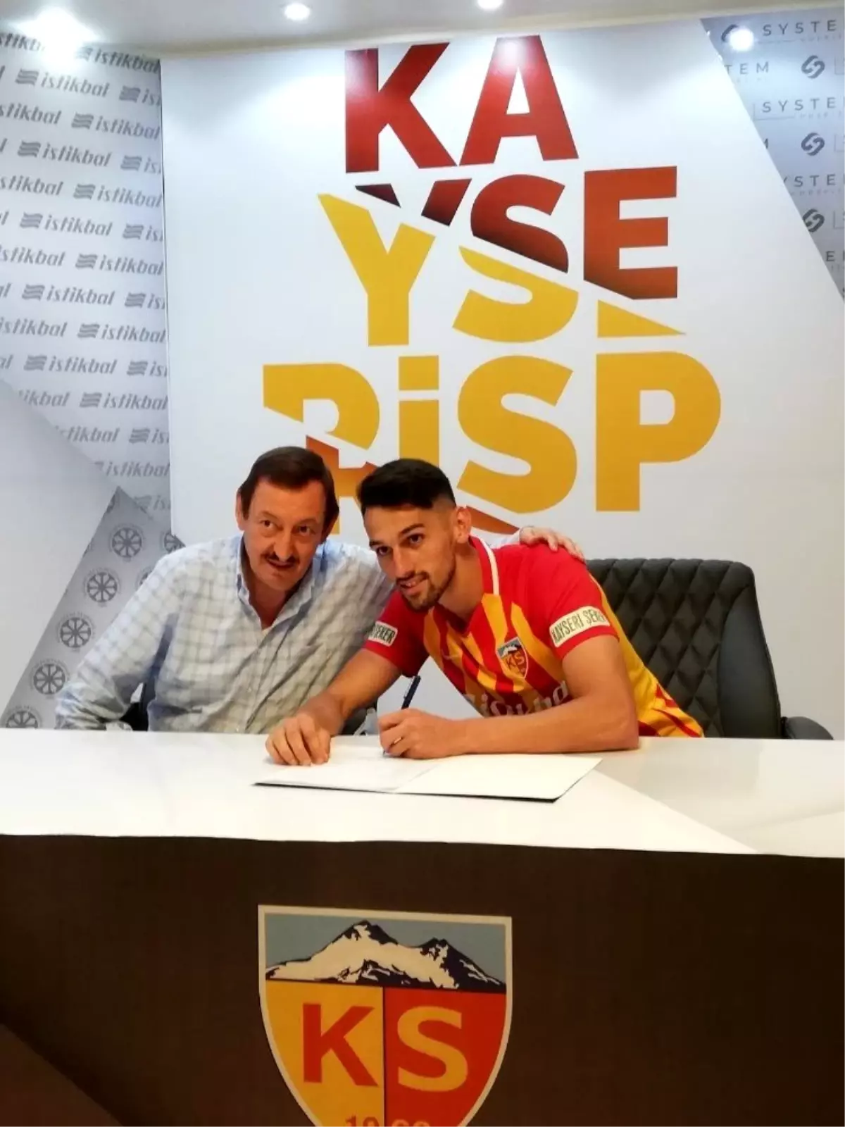 Kayserispor, Alpay Çelebi ile sözleşme imzaladı