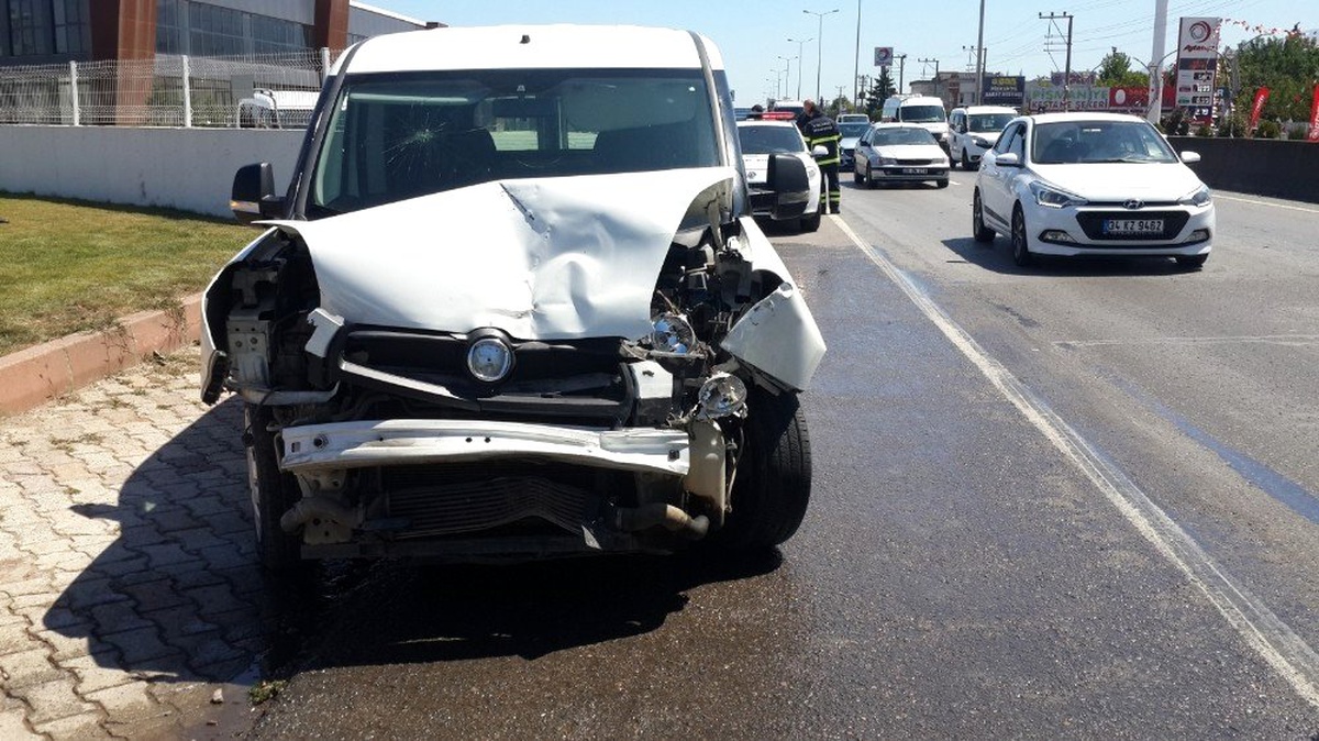 Kocaeli\'de zincirleme trafik kazası: 3 yaralı
