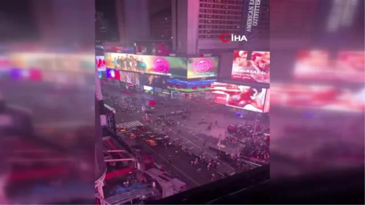 New York\'un Kalbi Times Meydanı\'nda Korku Dolu AnlarMotor Sesi, Yeni Bir Saldırı Sanıldı