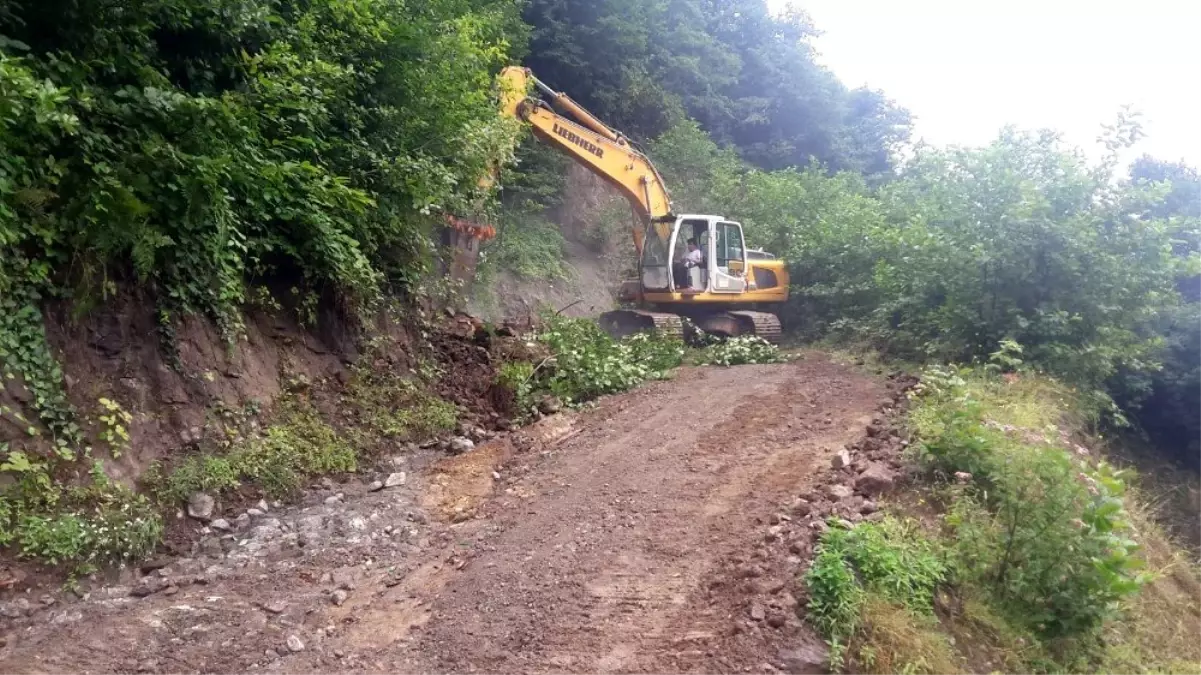 Selden bozulan yollar onarılıyor