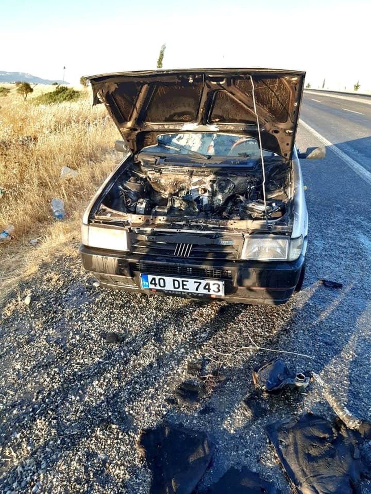 Seyir halindeki otomobil alev aldı