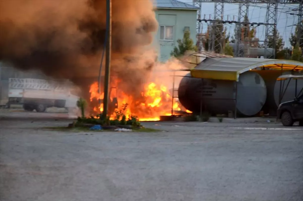 Şırnak\'ta yakıt tankeri patladı: 1 ölü, 2 yaralı