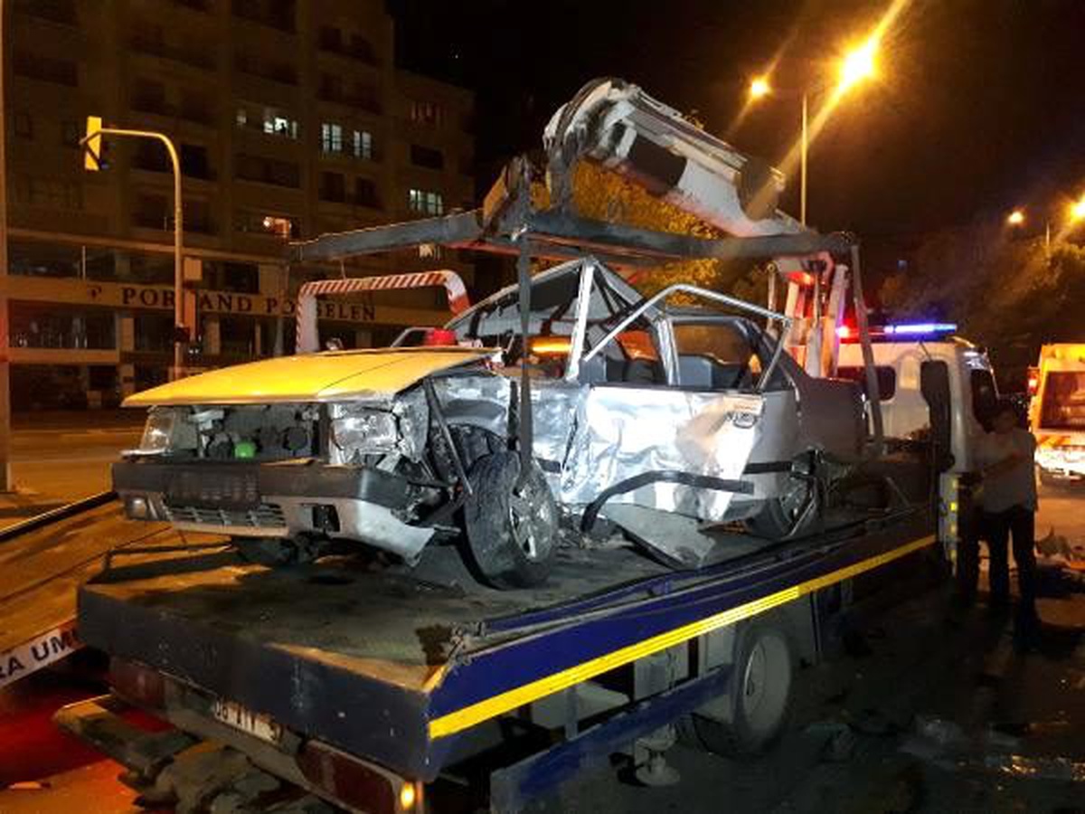 Taksi ile otomobil çarpıştı: 5 yaralı