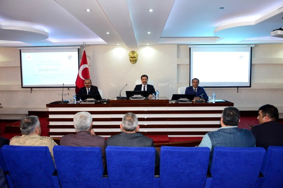 Vali Masatlı, merkez mahalle ve köy muhtarları ile bir araya geldi