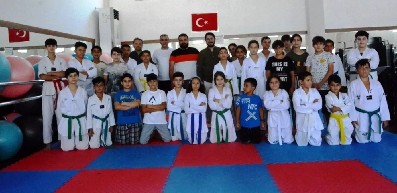 Yunusemre Belediyespor Başkanı Alkan tekvandocularla buluştu