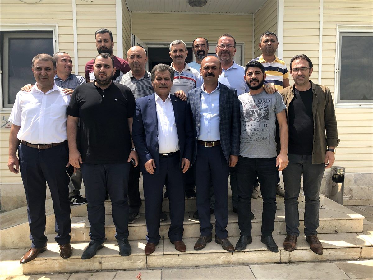 Zeyrek toprak altında kalan şoförün ailesini ziyaret etti