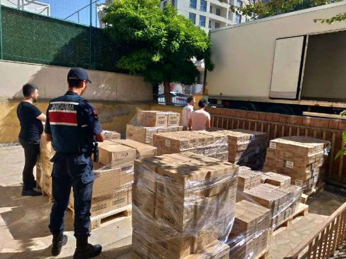 200 bin TL değerinde kozmetik ürünü çaldılar