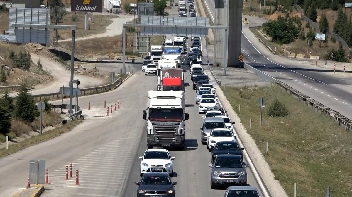 43 ilin geçiş noktası Kırıkkale\'de trafik kilit