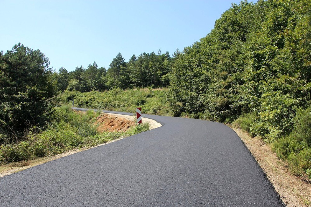 Akyazı\'da iki mahalle yolu yenileniyor