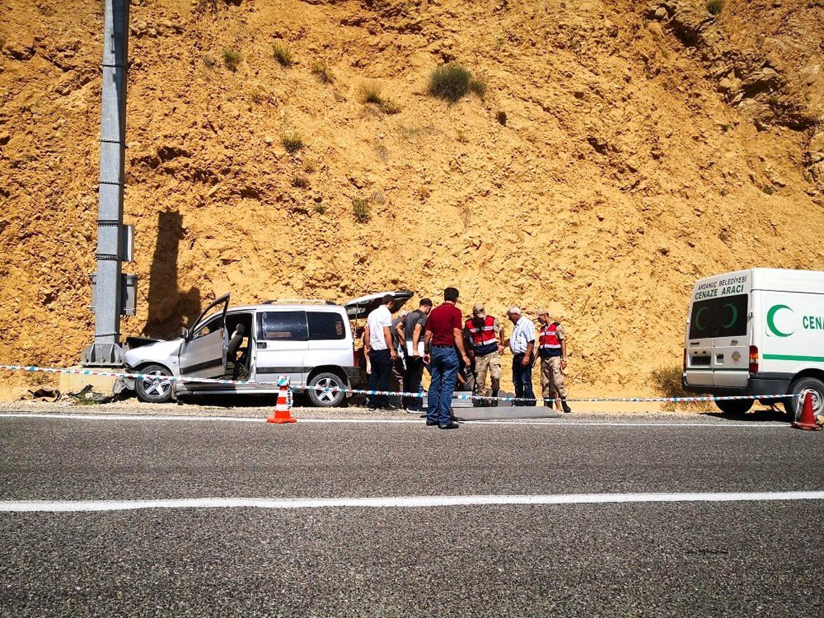 Artvin\'de trafik kazası: 1 ölü, 3 yaralı