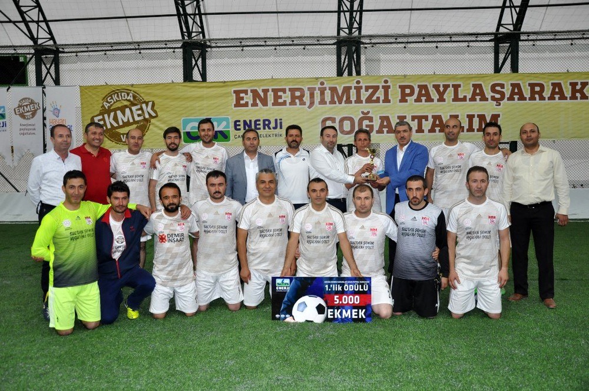 Askıda ekmek futbol turnuvasının kazananı belli oldu