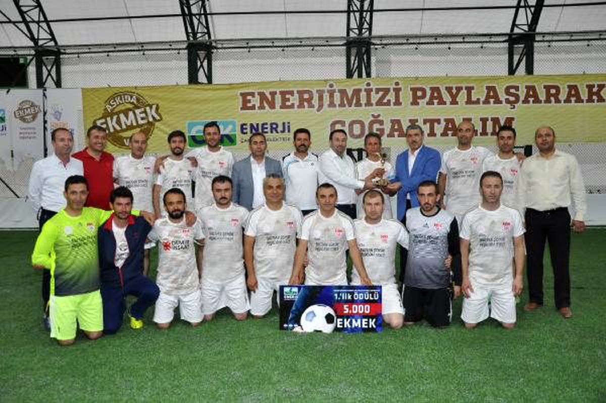 Askıya 33 bin ekmek bıraktılar