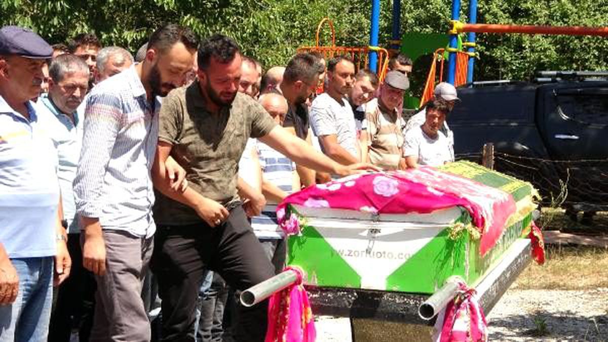 Balayı dönüşü kazada ölen Semra, toprağa verildi