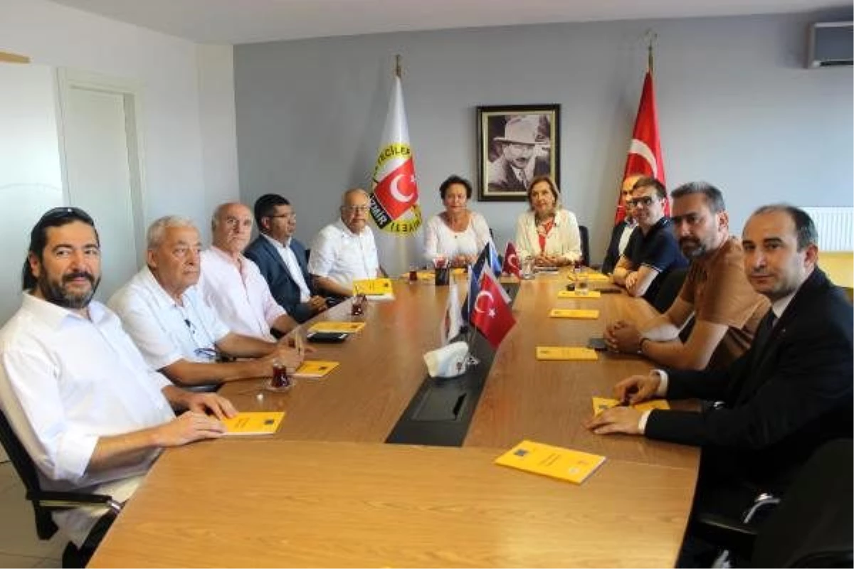 Basın Konseyi üyeleri İzmir Gazeteciler Cemiyeti\'nde buluştu