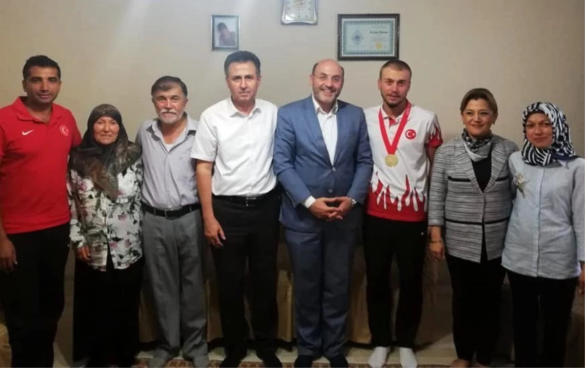 Başkan Çetinbaş ve Milletvekili Erenler, Dünya Şampiyonu\'nu tebrik etti