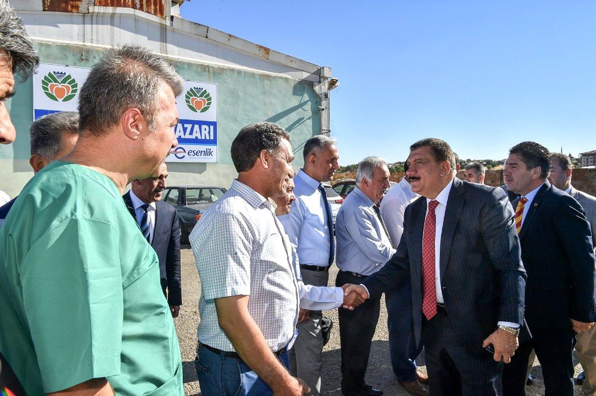 Başkan Gürkan, Canlı Hayvan Pazarı\'nda incelemelerde bulundu