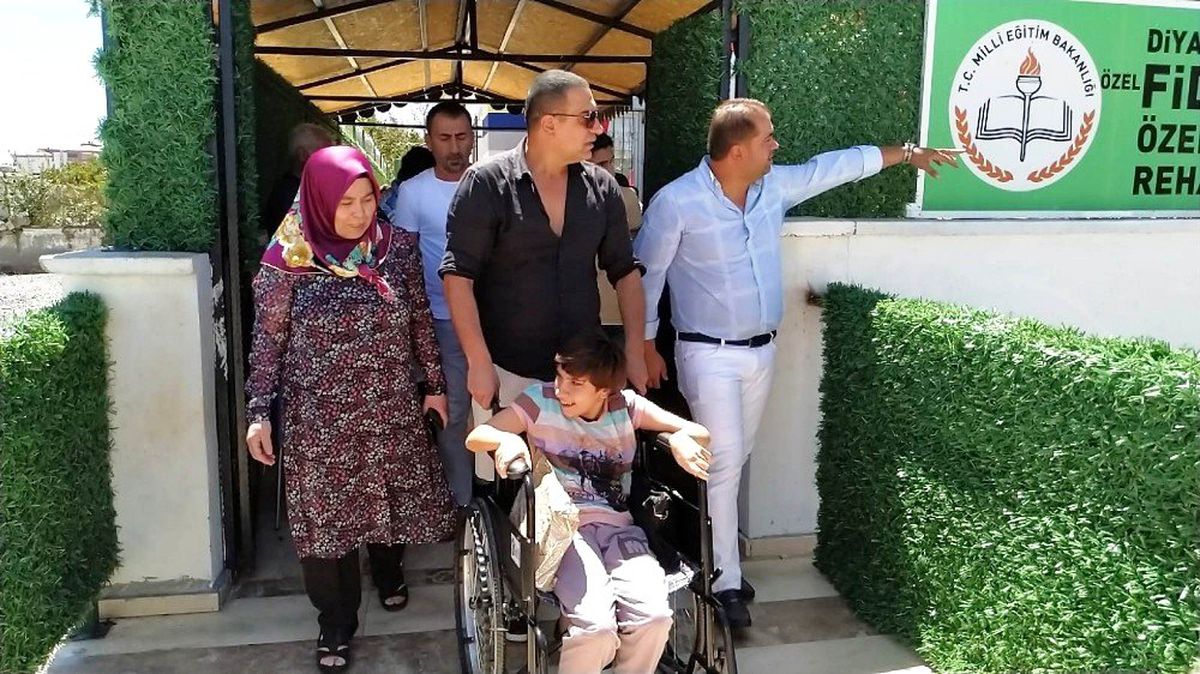 Berdan Mardini, Diyarbakır\' özel eğitim ve rehabilitasyon merkezini ziyaret etti